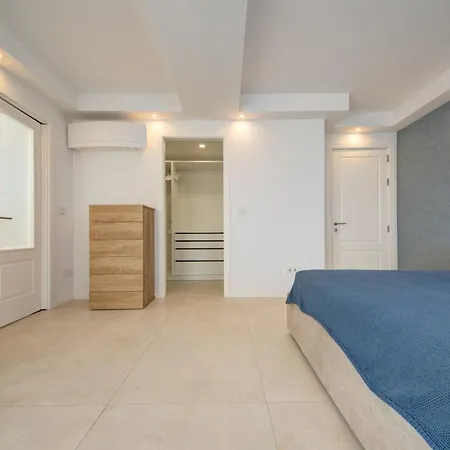 Luxury Penthouse With Private Pool And Sea Views, Sleeps 6 Appartement Is-Swieqi