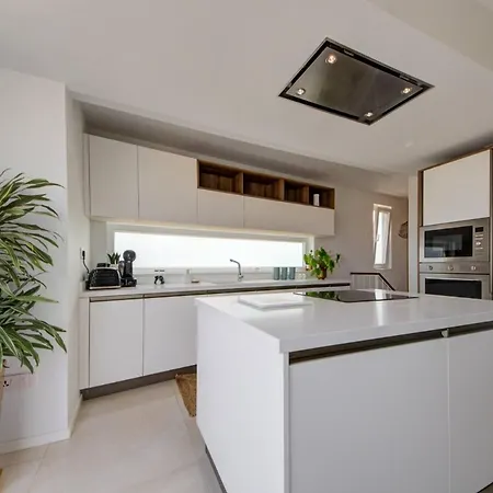 Apartment Luxury Penthouse With Private Pool And Sea Views, Sleeps 6 Is-Swieqi