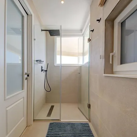 Luxury Penthouse With Private Pool And Sea Views, Sleeps 6 Appartement