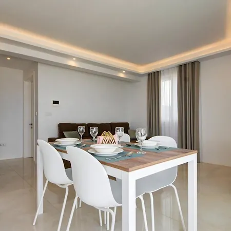 Luxury Penthouse With Private Pool And Sea Views, Sleeps 6 Apartment