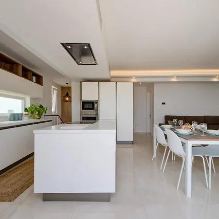 Appartement Luxury Penthouse With Private Pool And Sea Views, Sleeps 6 *