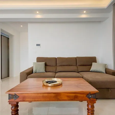 Luxury Penthouse With Private Pool And Sea Views, Sleeps 6 Apartment *